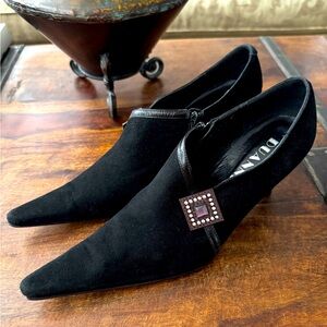 DUANNI Black Suede pointed toe shoes